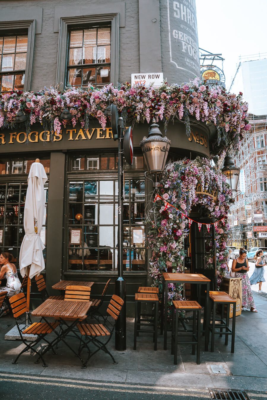 london bucket list visit a pub