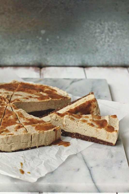 Chai Cheesecake with early grey and date sauce