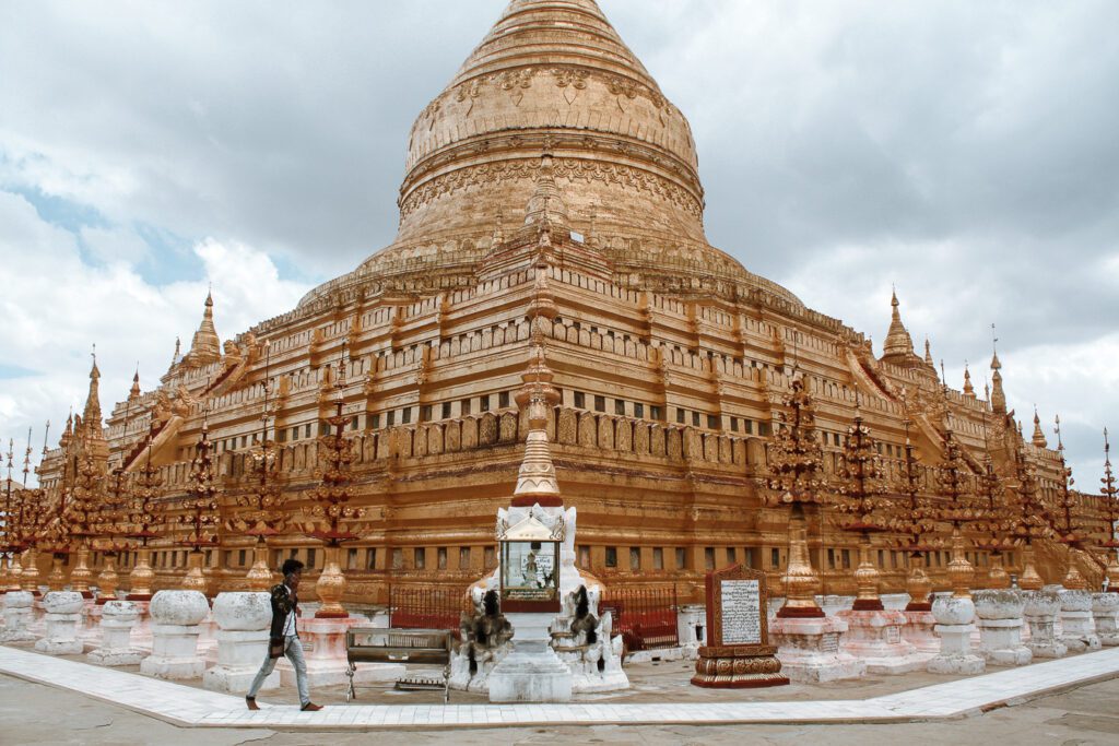 bagan itinerary shwezigon pagoda