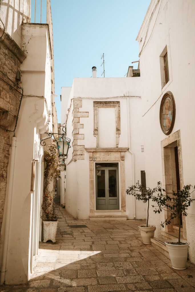 narrow alleyways of Cisternino Puglia
