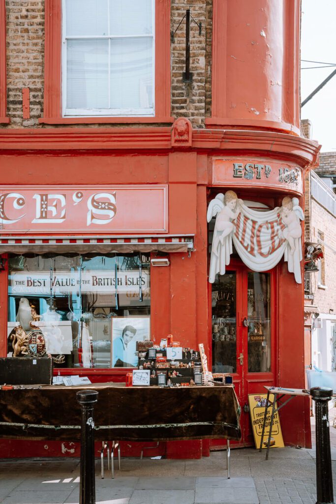 Antiques shopping in Notting Hill London