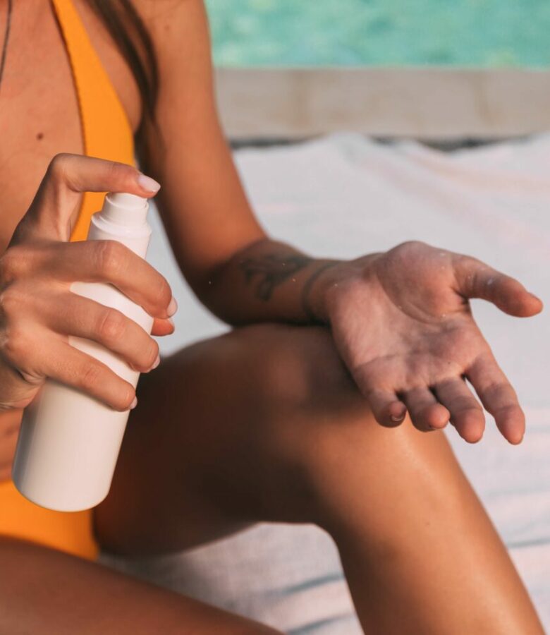 woman in bikini applying sunscreen the best non toxic sunscreen