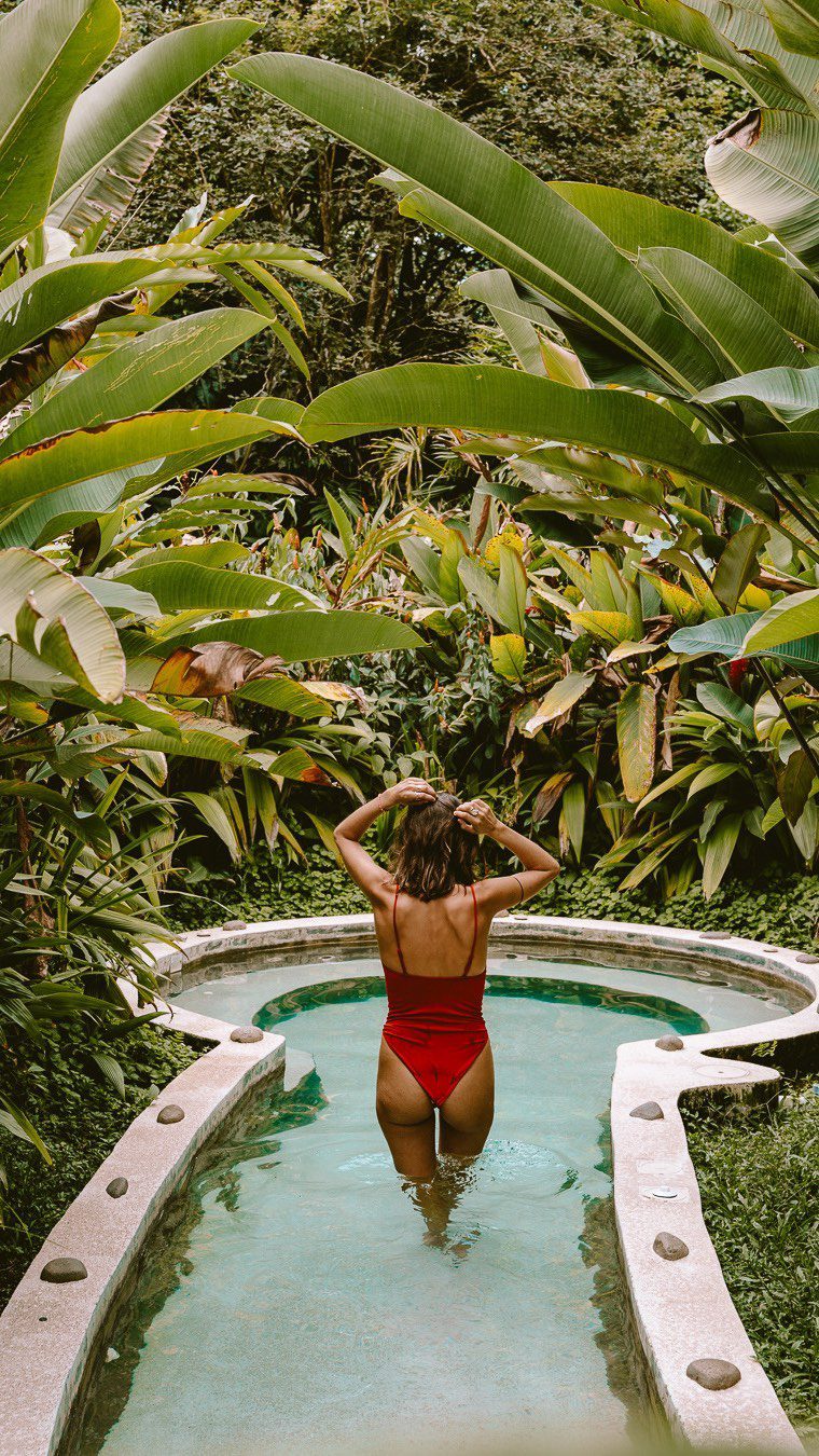 Found the perfect hot tub in the Costa Rican jungle for an afternoon of self care and relaxation. As much as I love exploring, adventure and being on my feet all day, these slow experiences come just as welcoming nowadays. Do you guys schedule time for self care when traveling? #costaricapuravida #costaricacool #costaricagram #costaricatravel #lafortuna #