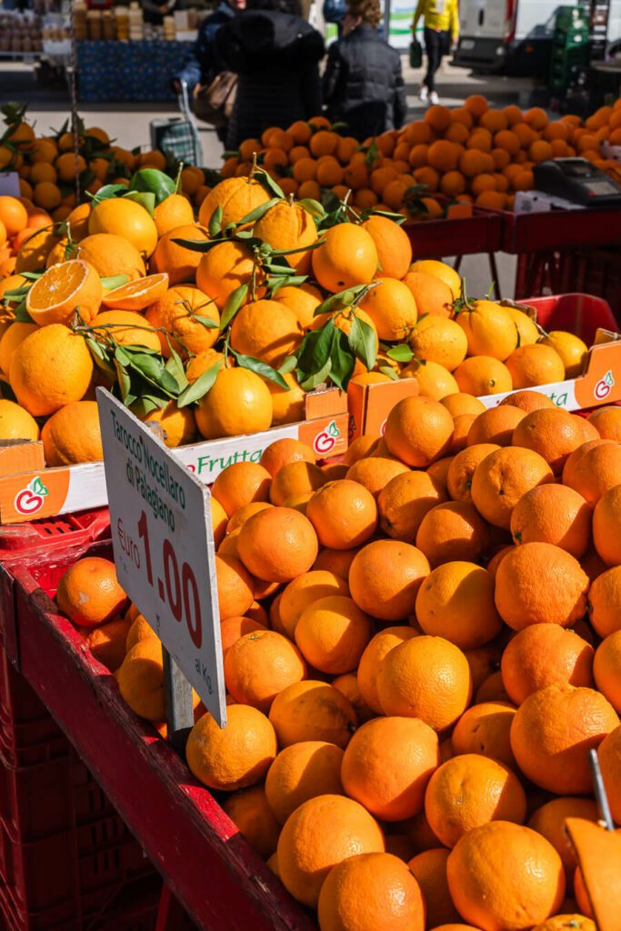 oranges at ostuni farmers market