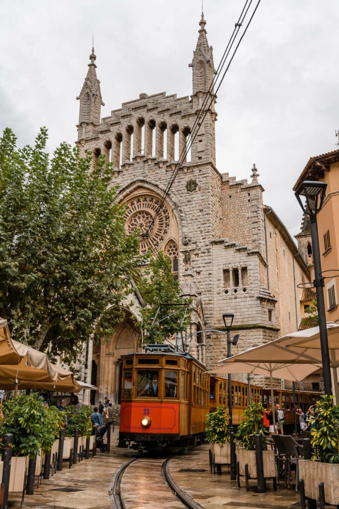 train and catheral in Soller