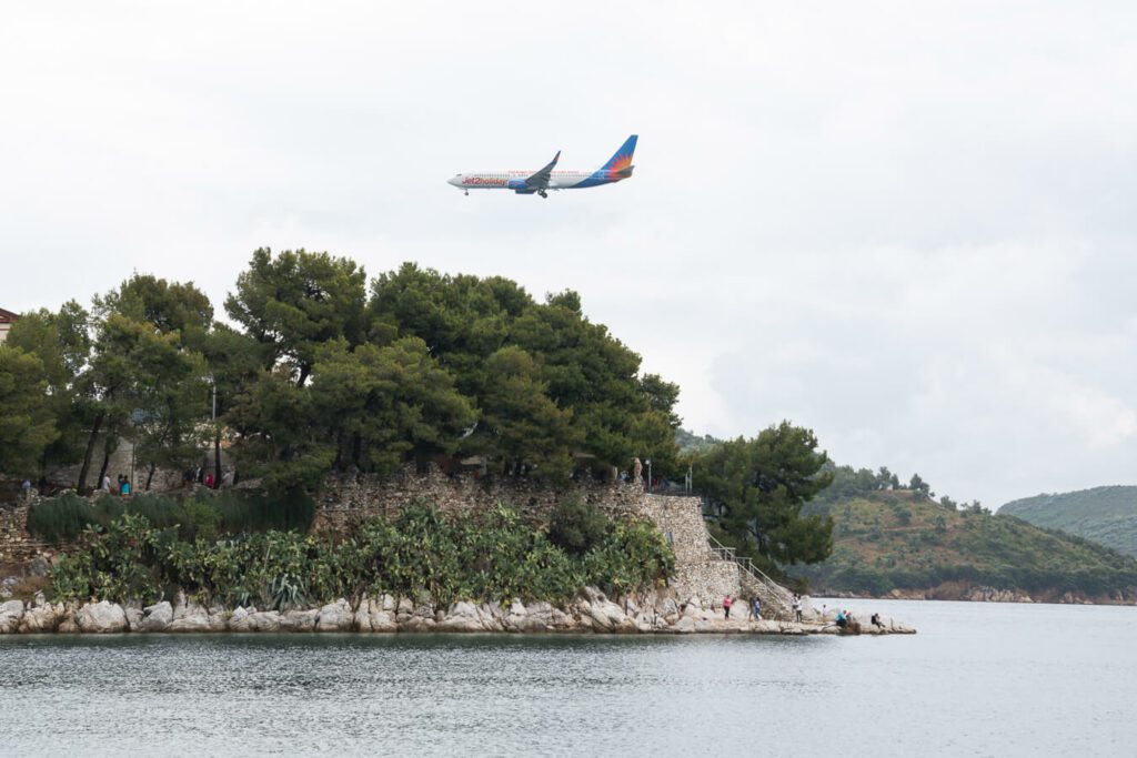 a plane landing how to get to Skopelos