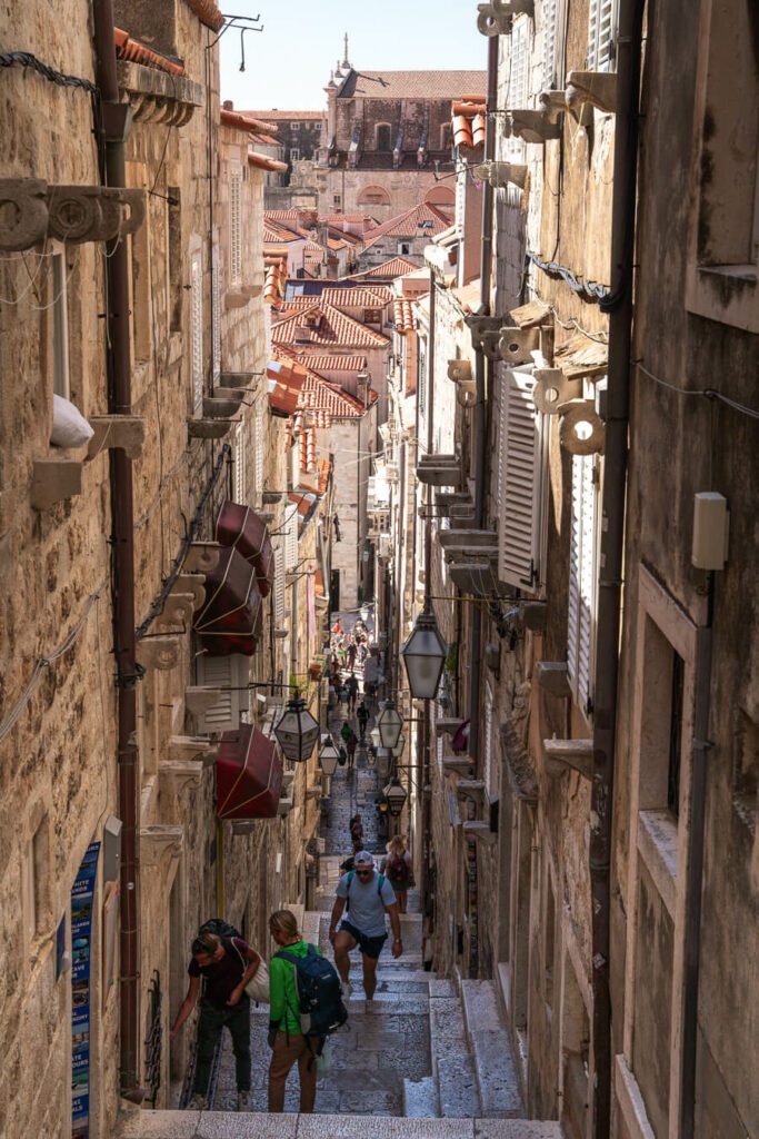 narrow alleyways of Dubrovnik old town