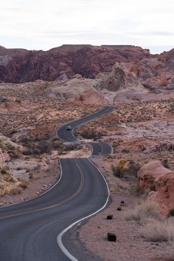 winding mouse tank road in valley of fire state park