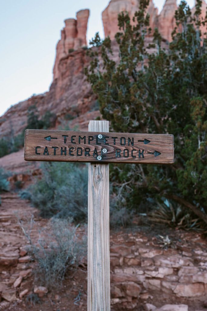 Hiking sign at Cathedral rock trail