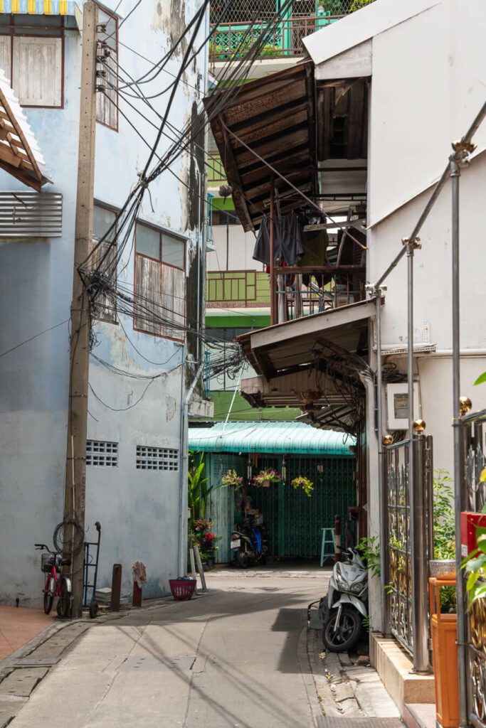 An alleyway in Talat Noi, Bangkok