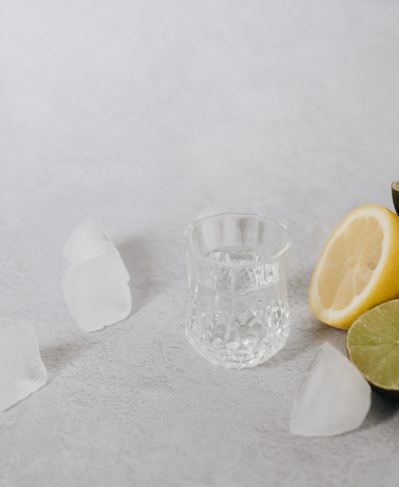 glass of water, ice and lemon, best ways to hydrate