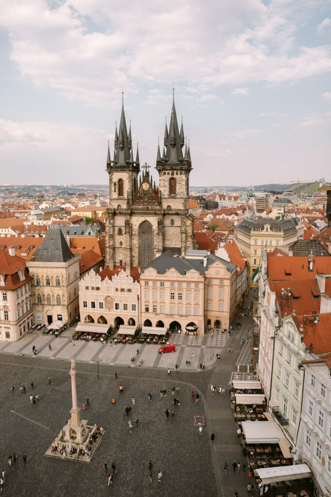 best way to travel from Prague to Budapest- prague main sqaure