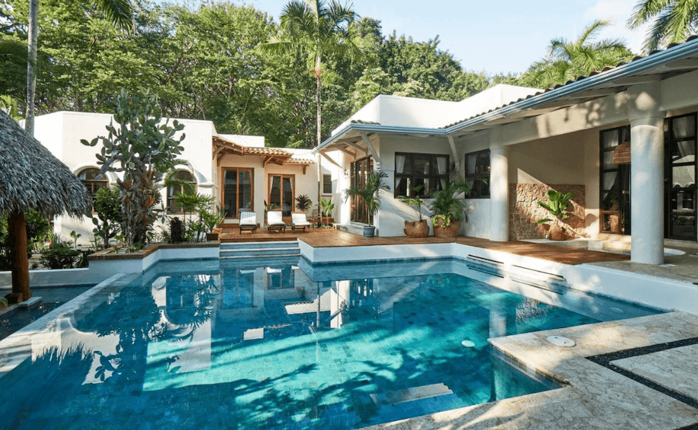 paradise Beach lodge, villa and pool