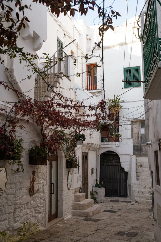 Cisternino street, where to stay in puglia as a base