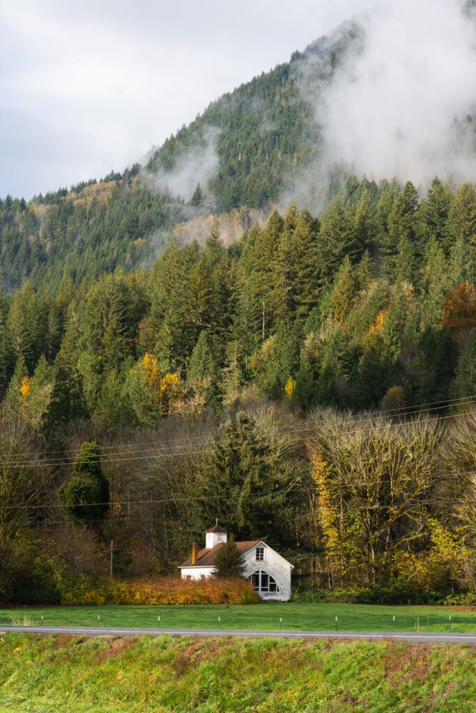 cascade mountains in the fall