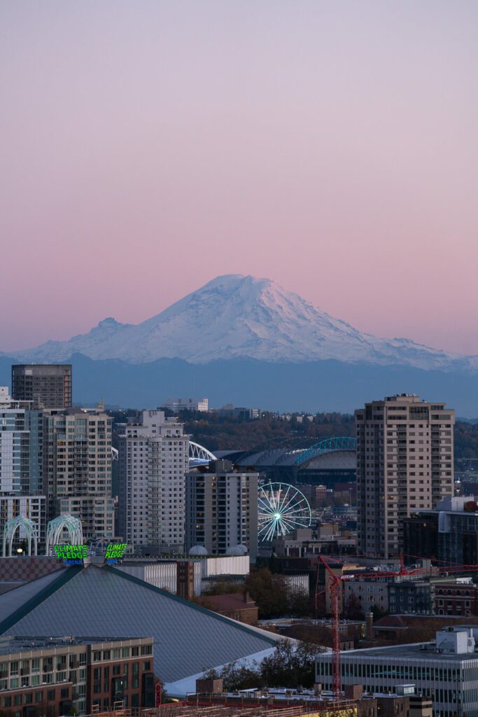 Mt Rainer and downtown seattle from Kerry Park