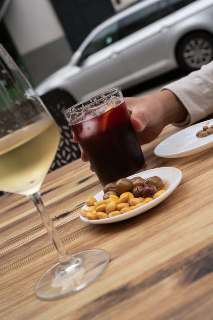 drinks and tapas in triana seville