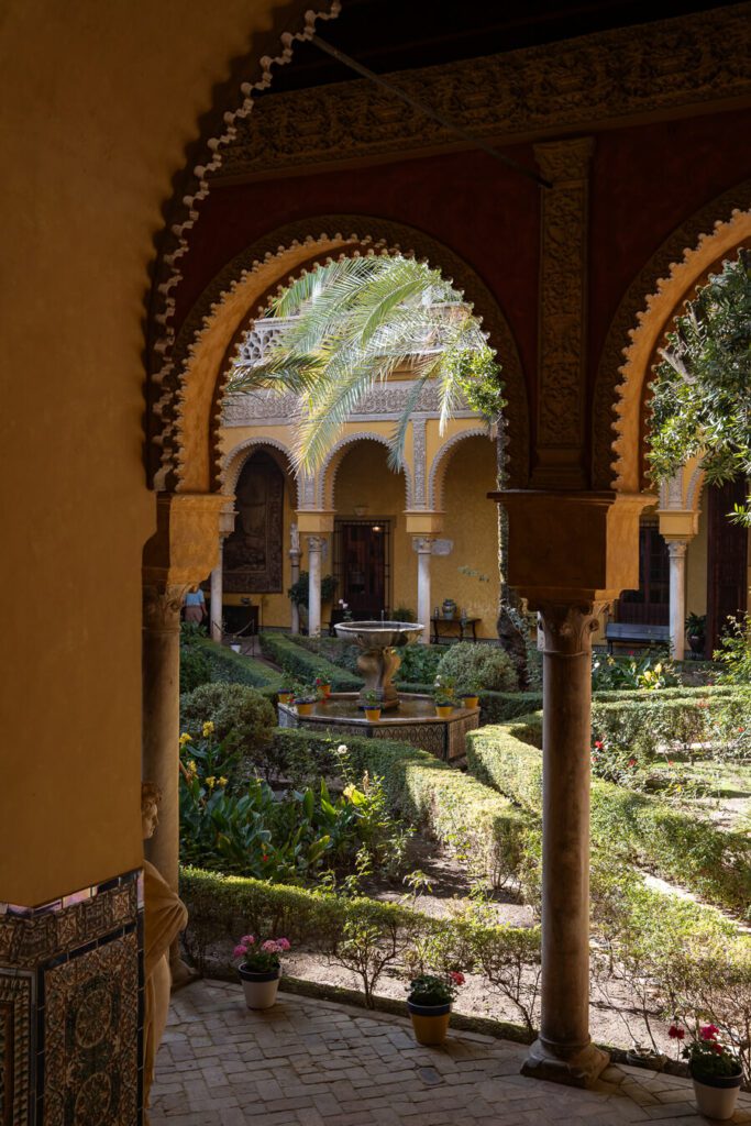Palacio de Las Dueñas coutyard seville