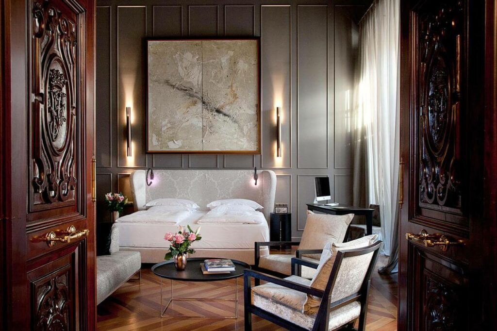 luxury hotel room, palacio vallapanes seville