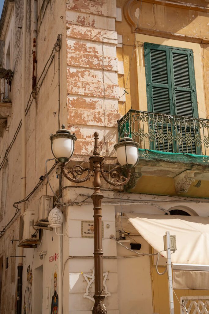 grottaglie puglia street detail