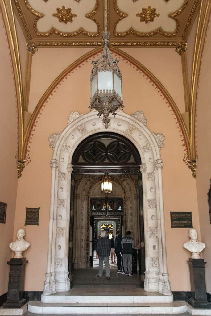 entrance to Real Gabinete Português de Leitura