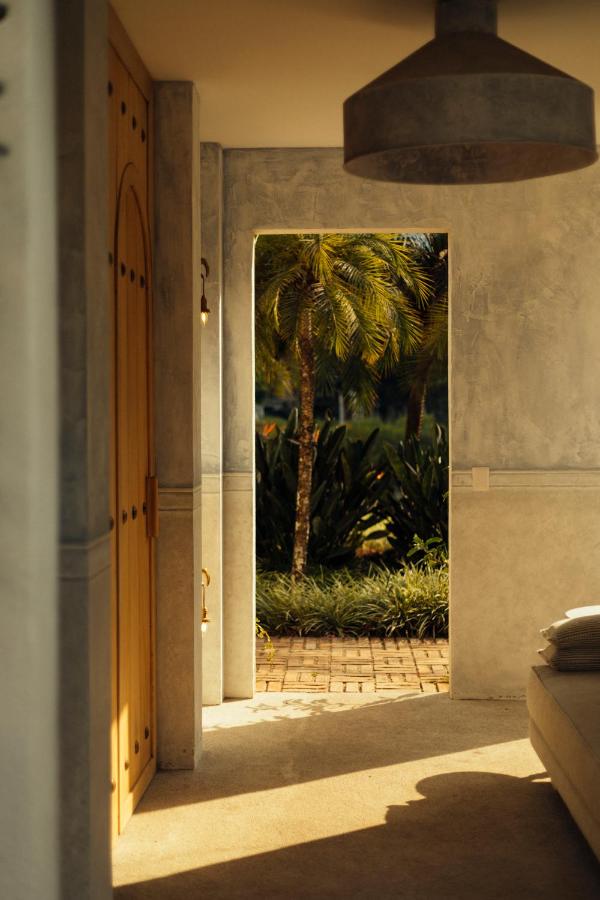 villa bokeh hallway