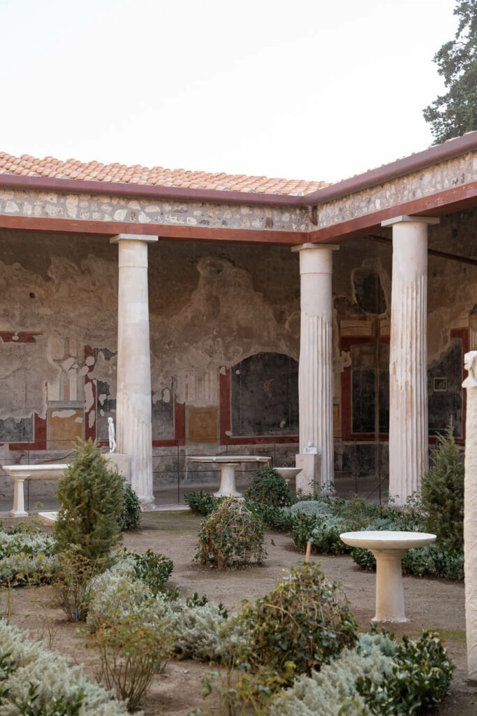 villa with frescoes in Pompeii