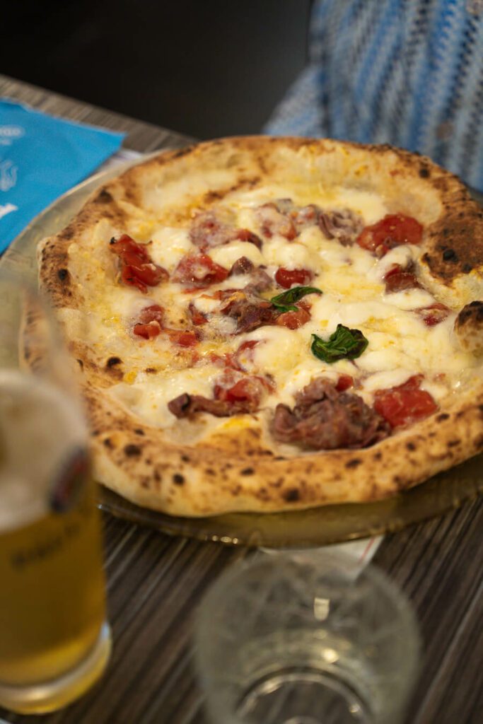 pizza in starita naples, the best pizza in naples