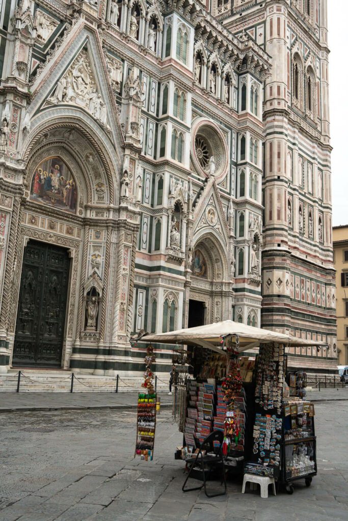 piazza duomo florence in early morning