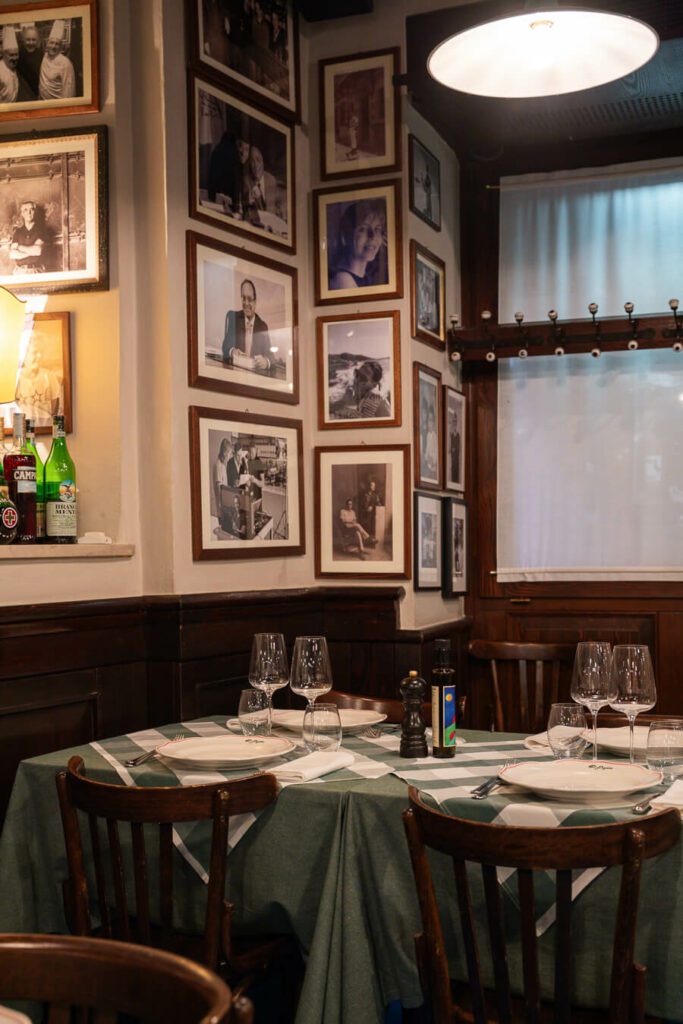 interior of trattoria al Pompiere in Verona italy