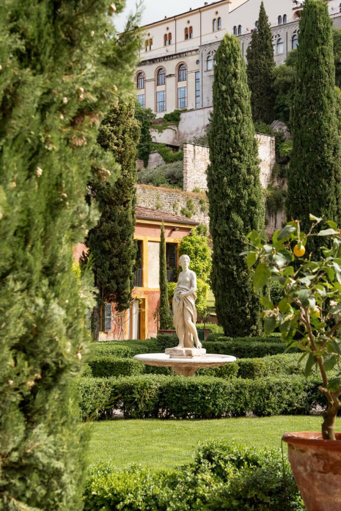 statue in giusti garden verona