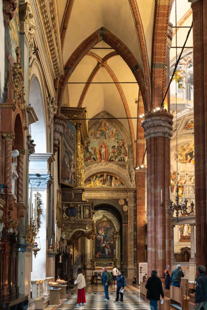 verona duomo cathedral complex interior