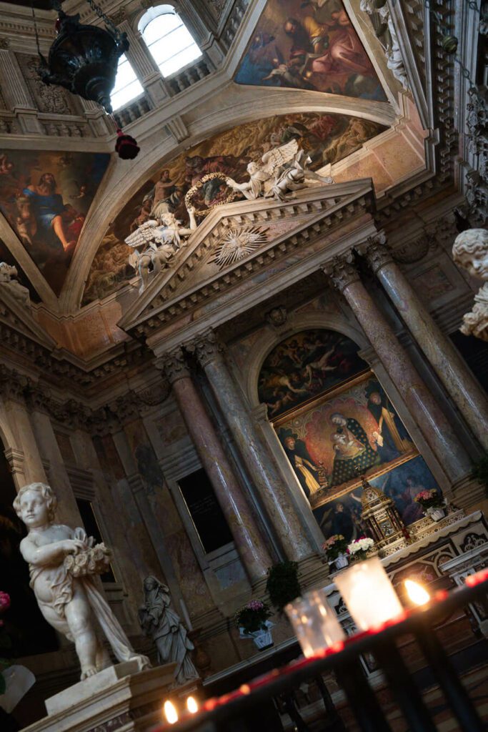 interior chapel of basilica di sant'anastasia