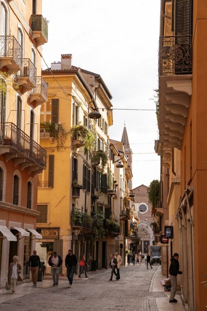 verona street view, exploring the historic center
