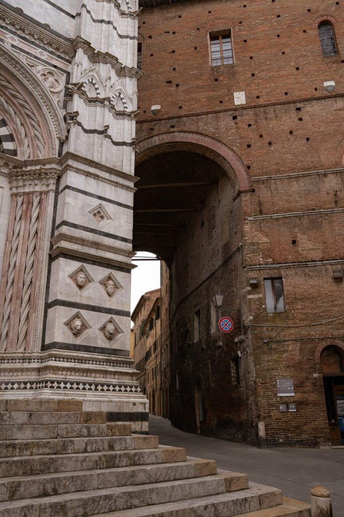 back street of siena duomo
