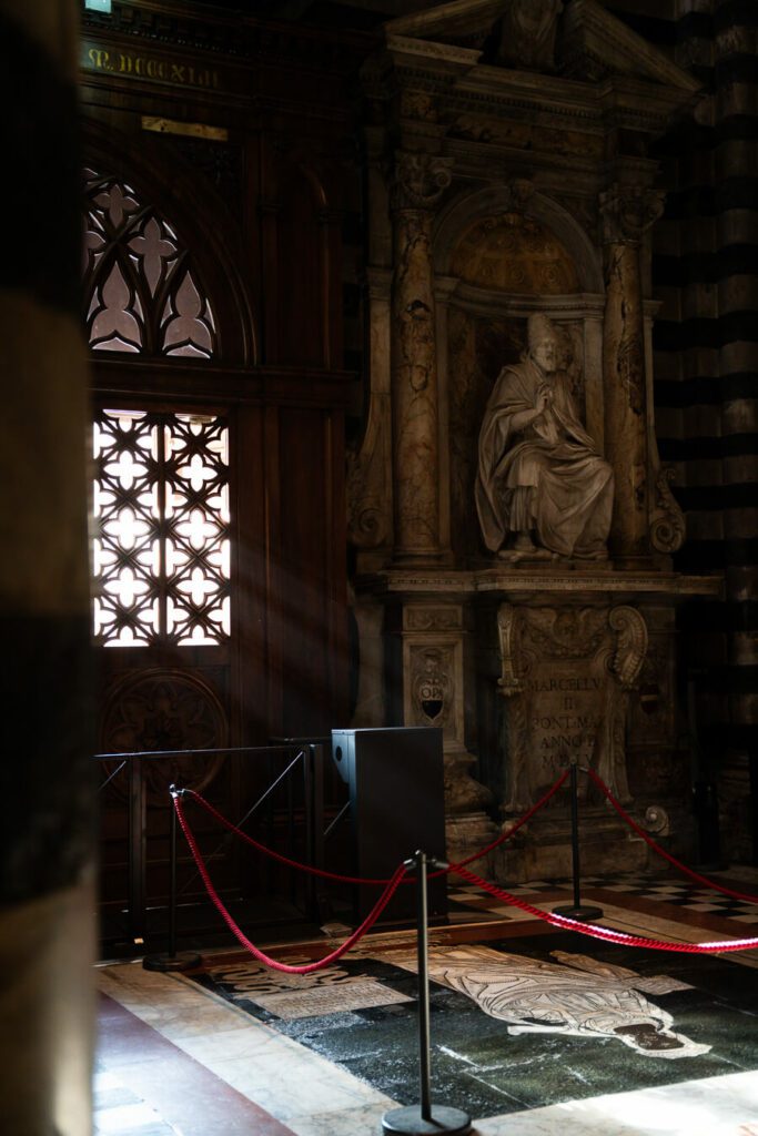 light entering siena duomo through side window
