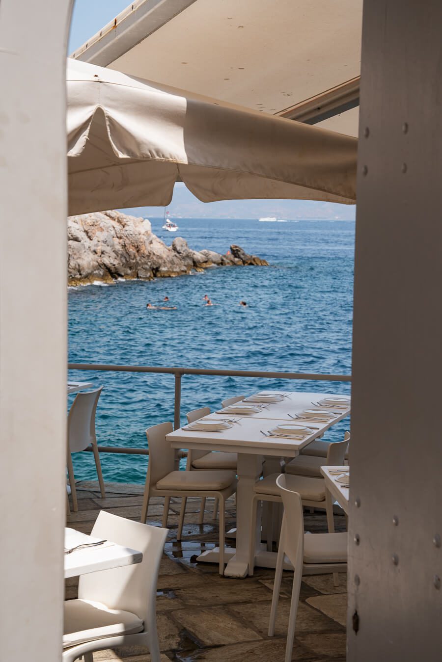 seaside restaurant in hydra greece