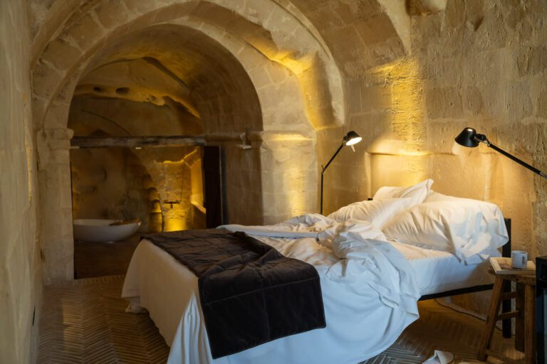 guest room, bed and bathroom at Il palazzotto residence and winery
