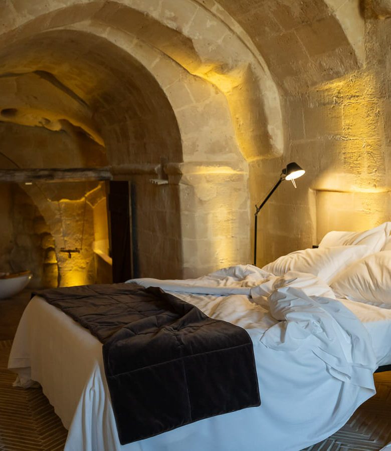 guest room, bed and bathroom at Il palazzotto residence and winery