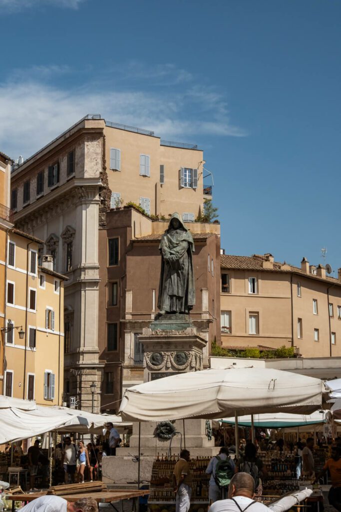 campo de fiori with statue