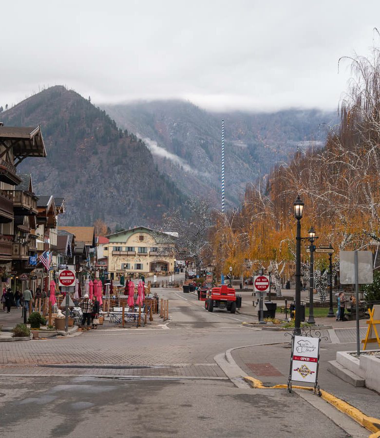 main square in leavenworth wa in fall