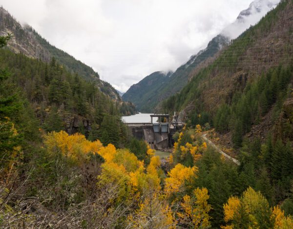 thanksgiving vacation ideas- mountain scene with fall foliage