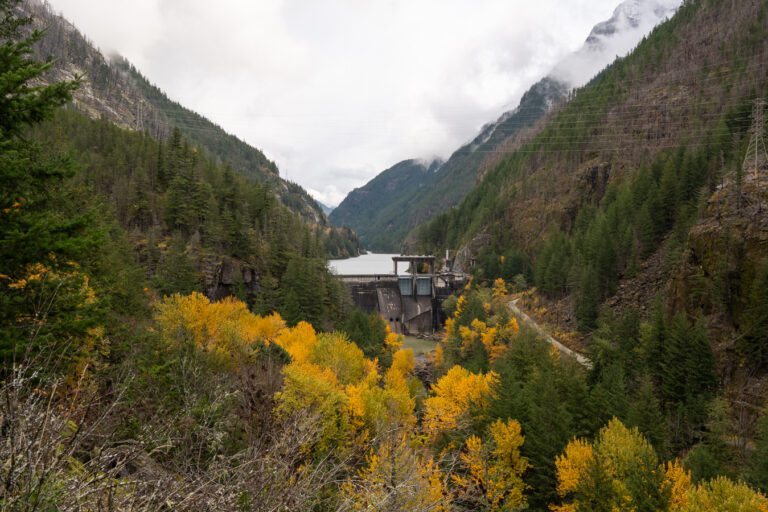 thanksgiving vacation ideas- mountain scene with fall foliage