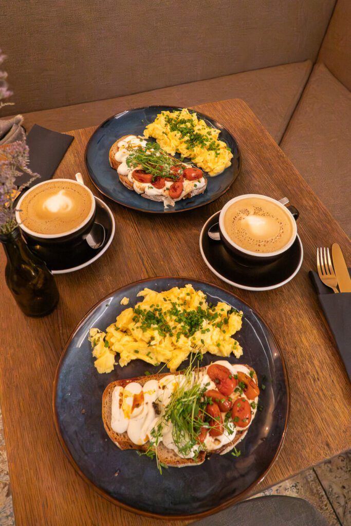 breakfast at best cafe in warsaw, Relax na Wilczej