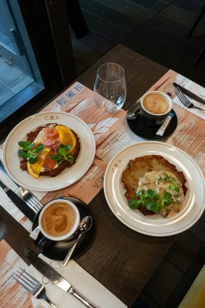 breakfast at stall in Hala Koszyki