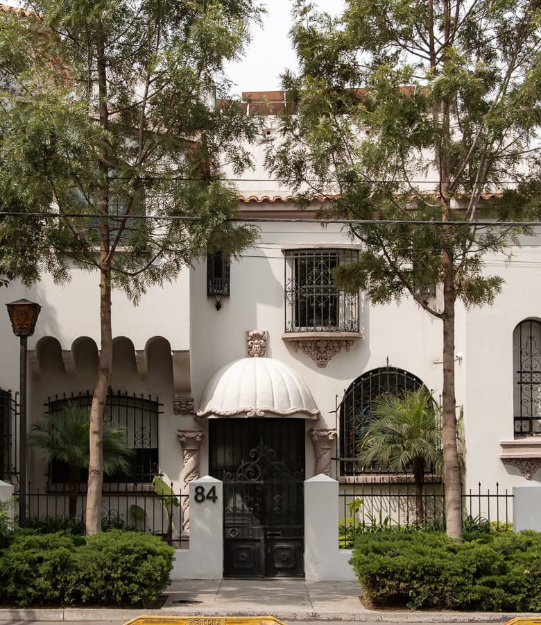 a large mansion on casona in la condesa mexico city