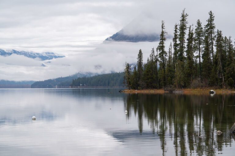 leavenworth lake in washington in winter