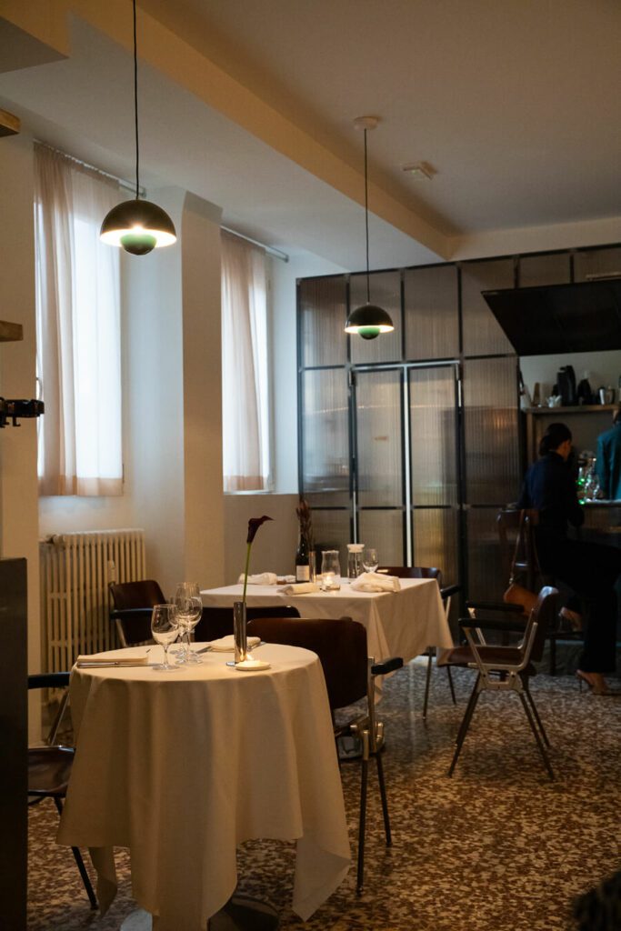 interior sandi restaurant milano