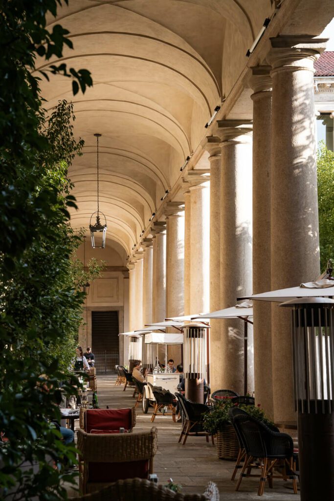 portrait milano exterior